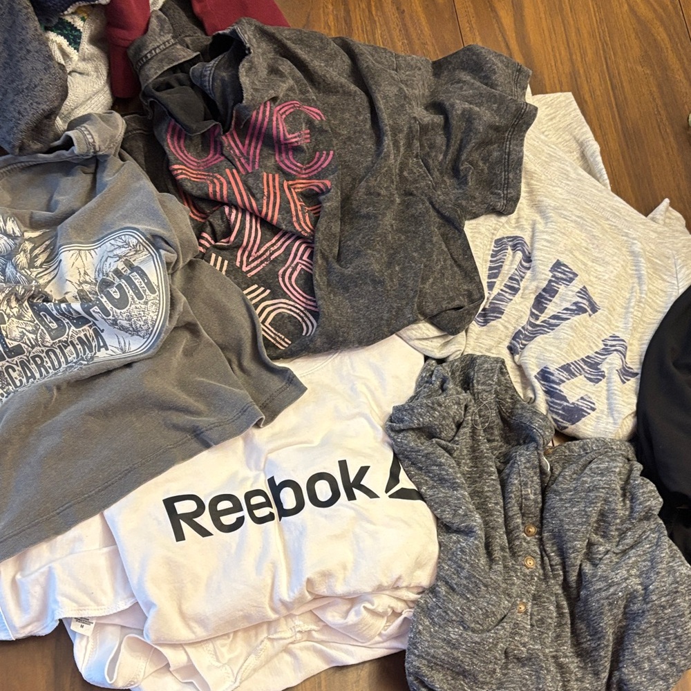 8 women’s Grunge L/XL around the house or errand tops BUNDLE